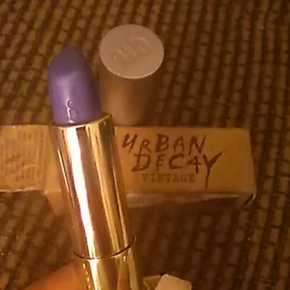 Urban Decay vintage cream lipstick uv-b